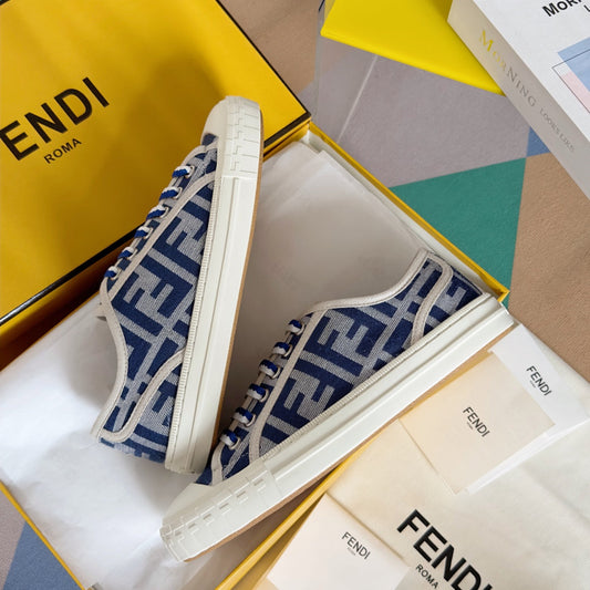 250501 New high-end and simple flat sports shoes