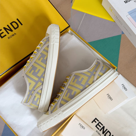 250501 New high-end and simple flat sports shoes